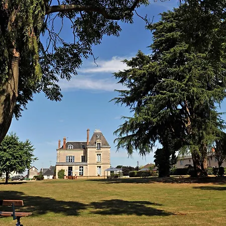 מלון Logis Le Parc & 3*