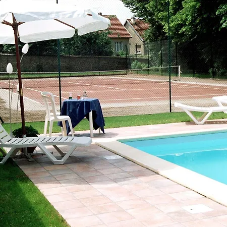 מלון Logis Le Parc & 3*