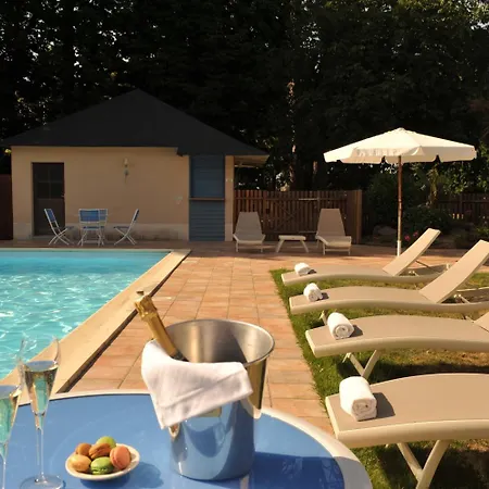 מלון Logis Le Parc &