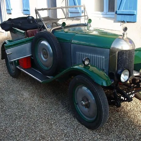 מלון Logis Le Parc & Château-Gontier
