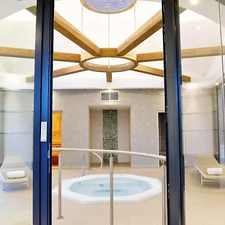 Logis Le Parc & Hotell Château-Gontier