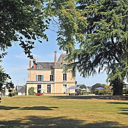 Logis Le Parc & מלון 3*