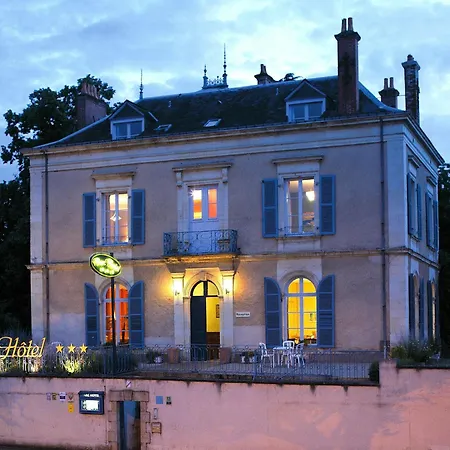 Logis Le Parc & מלון 3*